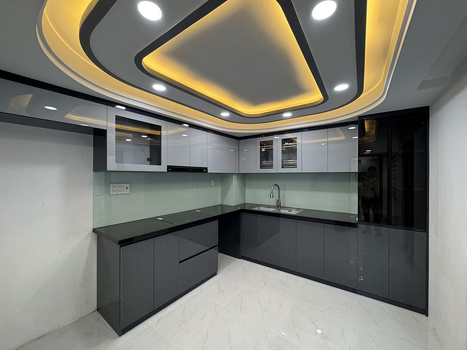 Biệt thự mini t.kế Tân Cổ Điển đẹp lung linh mặt tiền thụt (sát và liền kế mặt tiền ) Đoàn Thị Điểm